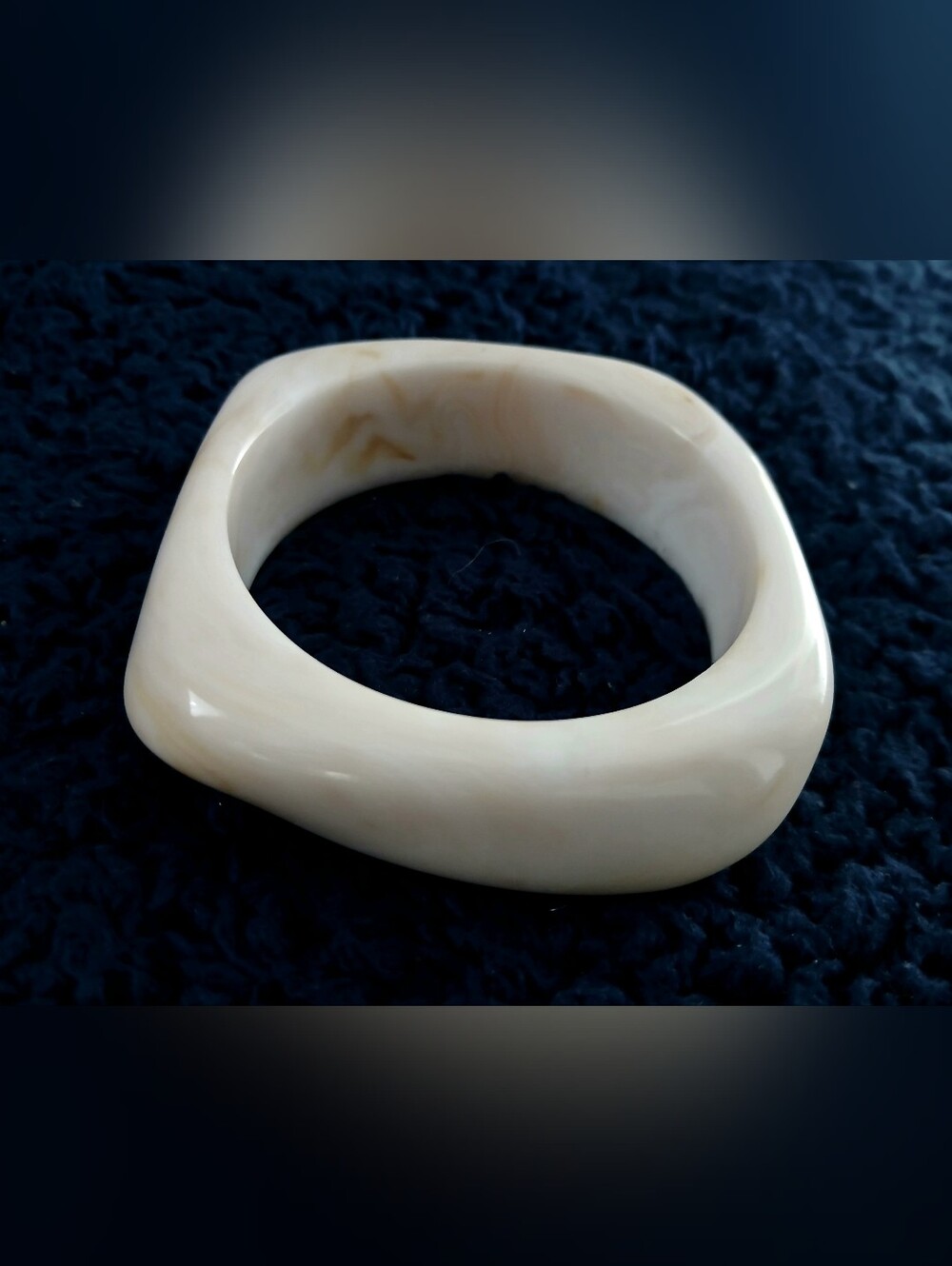 Vintage Retro Cream Square Resin Pladtic Bangle Bracelet - Women's Accessory
